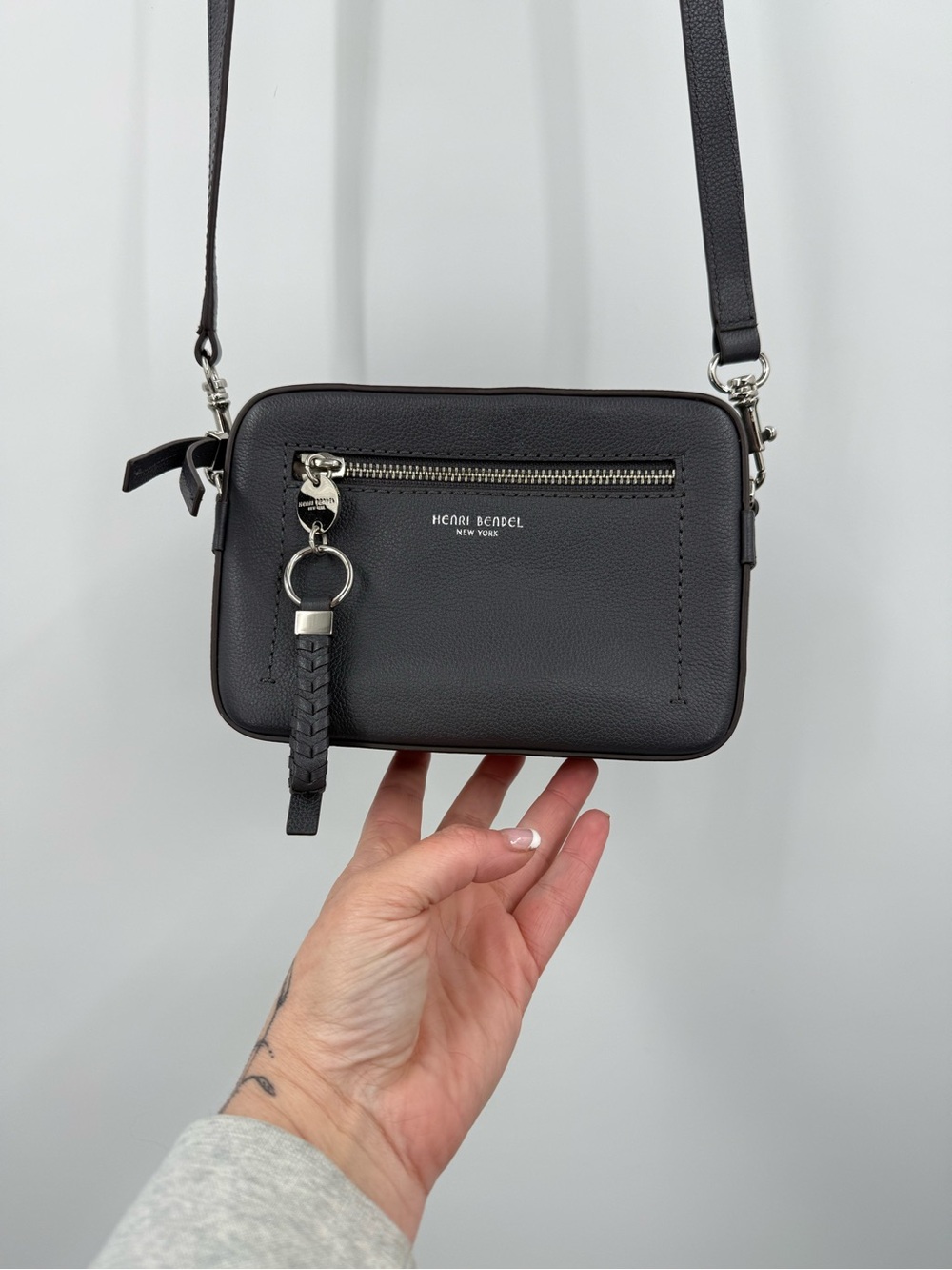 Henri‎ Bendel Leather Gray Shoulder Bag
